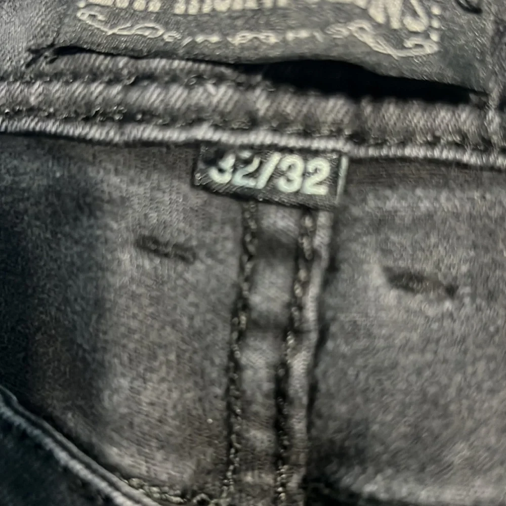 Black - Picture 3 of 3